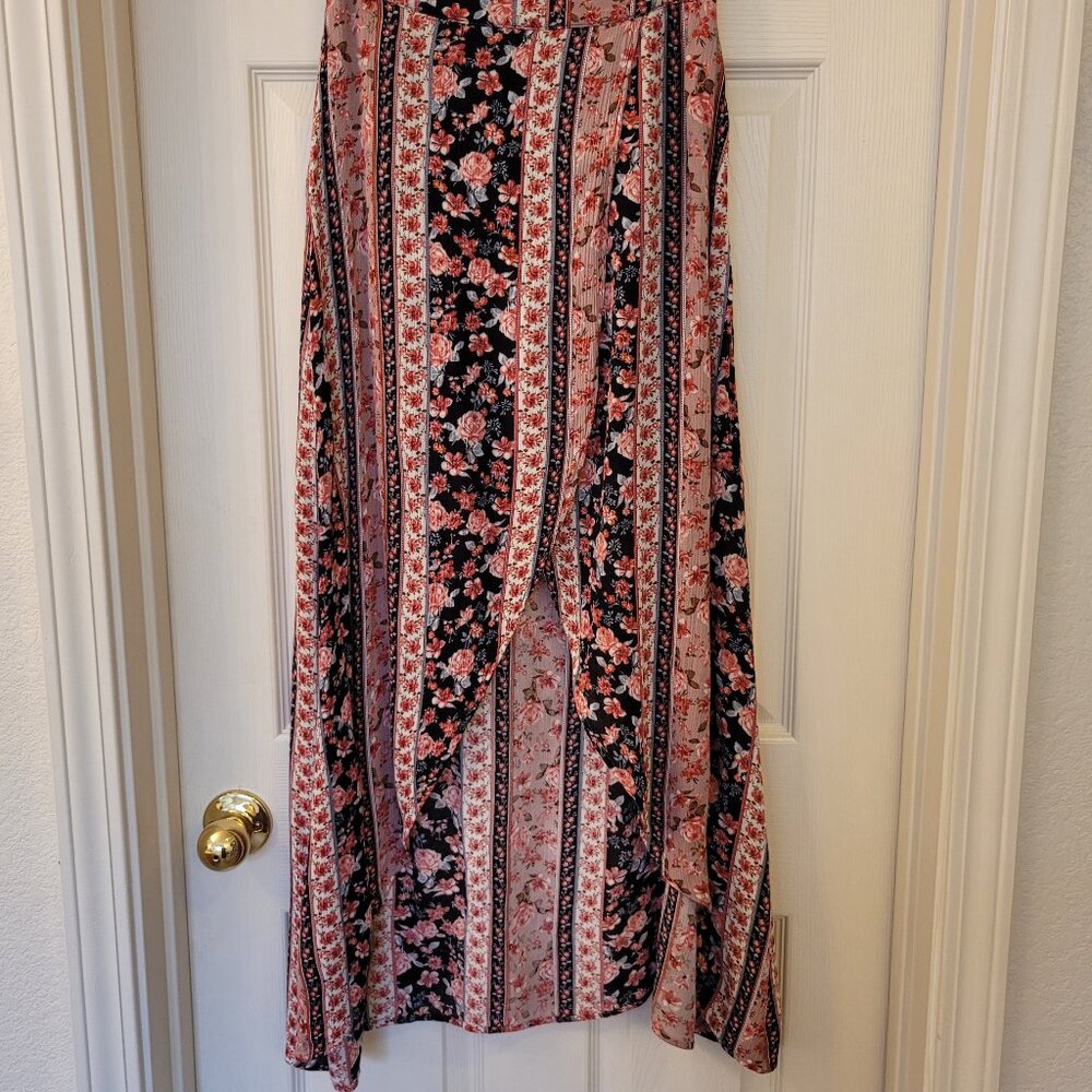 Small pink and black floral festival skirt front slit